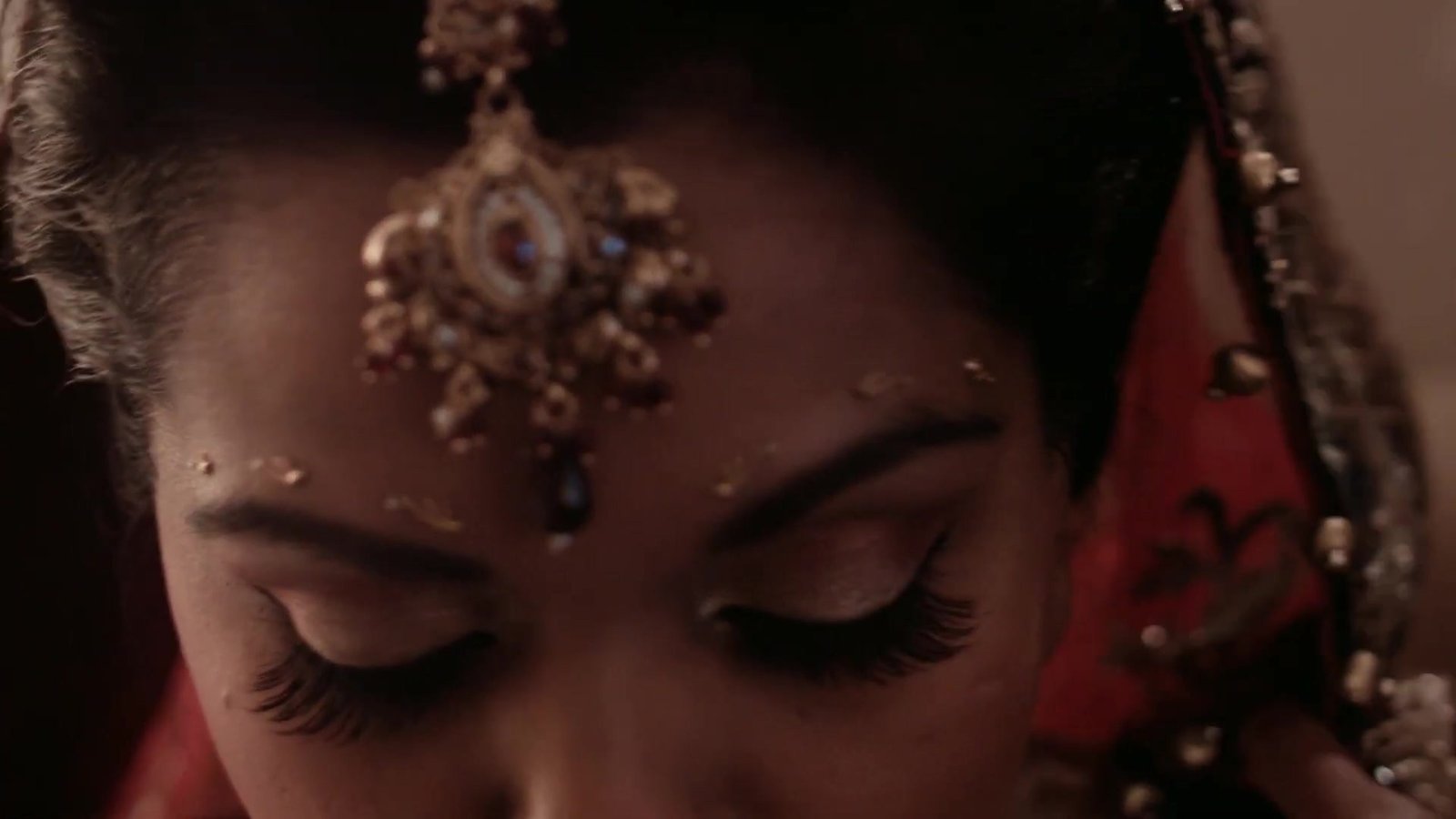Luxury wedding videographer Dubai guide: close-up of a bride's jewellery from the Mahi Ve film